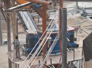 河卵石制砂現場